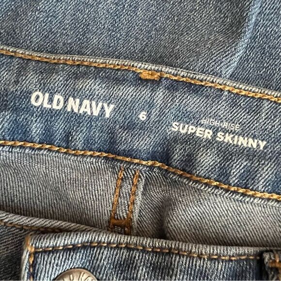 Old Navy Women’s 6 High Rise Super Skinny Jeans - Picture 6 of 6